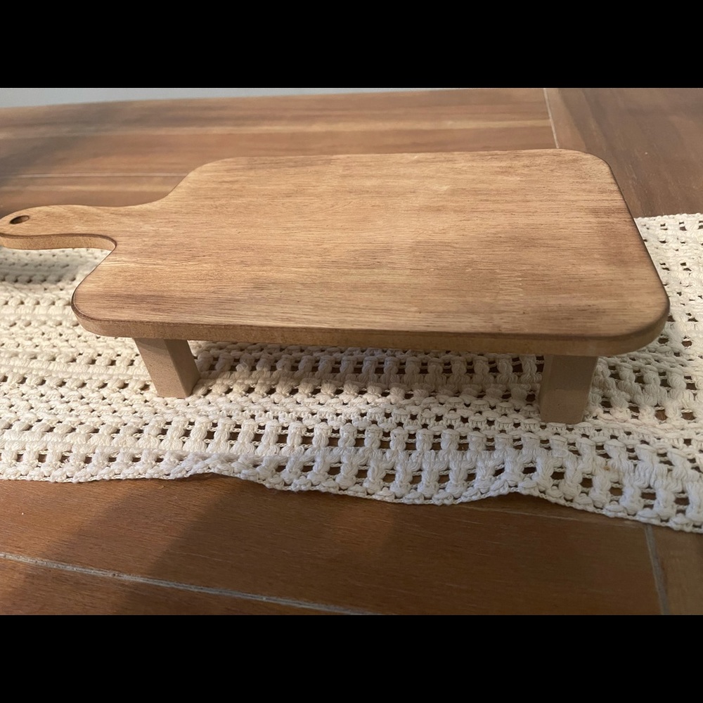 Cutting board riser